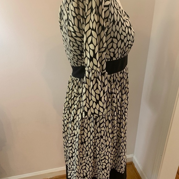 Maggie L knee length dress, size 8 - Picture 3 of 5